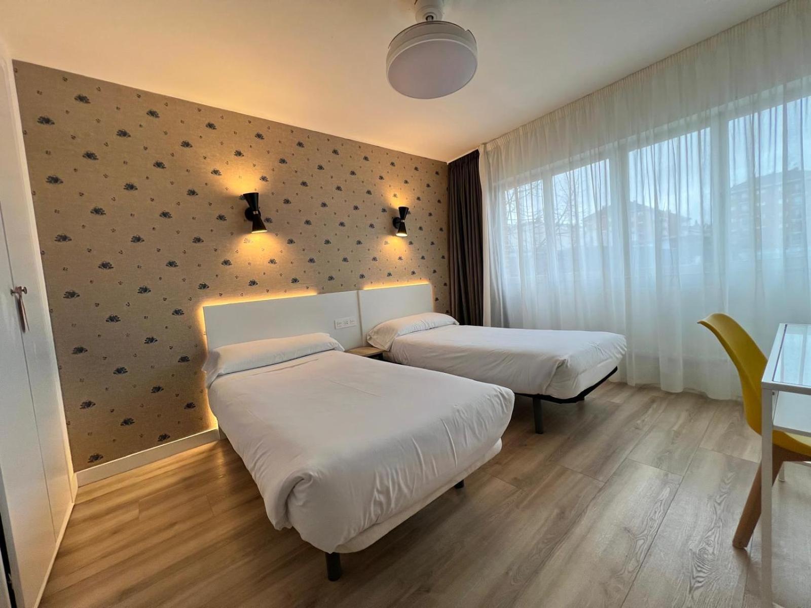 Hotel Iraipe Gorbea Auto Check-In à Vitoria-Gasteiz Extérieur photo