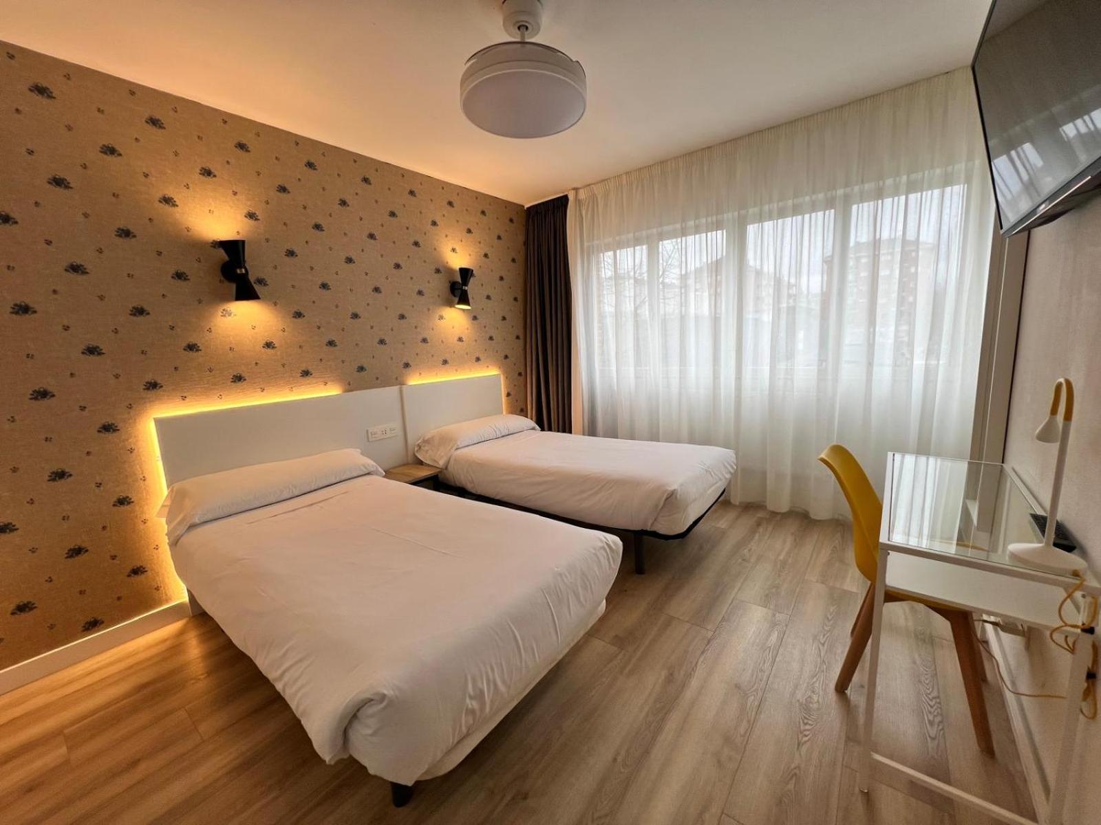 Hotel Iraipe Gorbea Auto Check-In à Vitoria-Gasteiz Extérieur photo