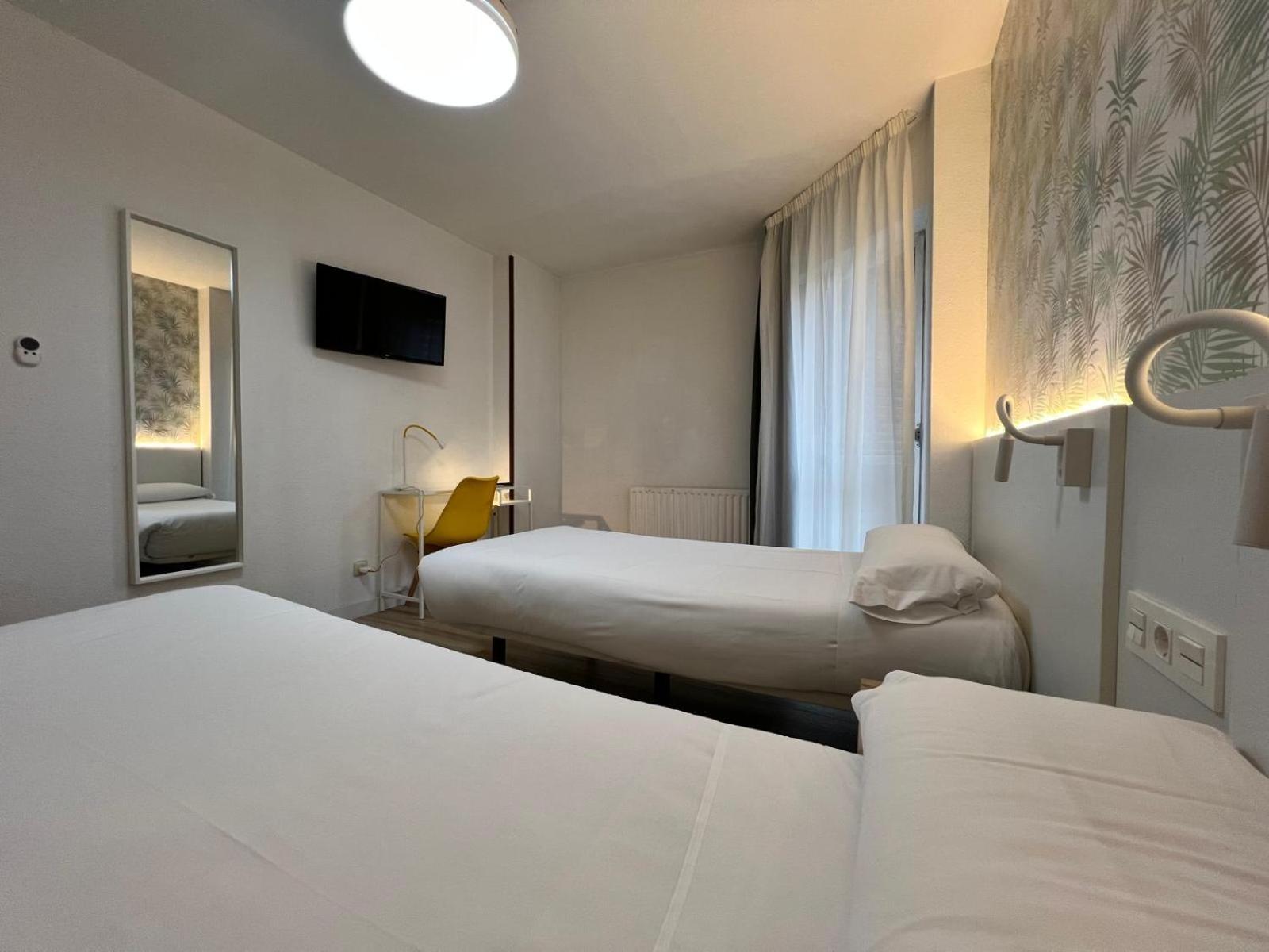 Hotel Iraipe Gorbea Auto Check-In à Vitoria-Gasteiz Extérieur photo