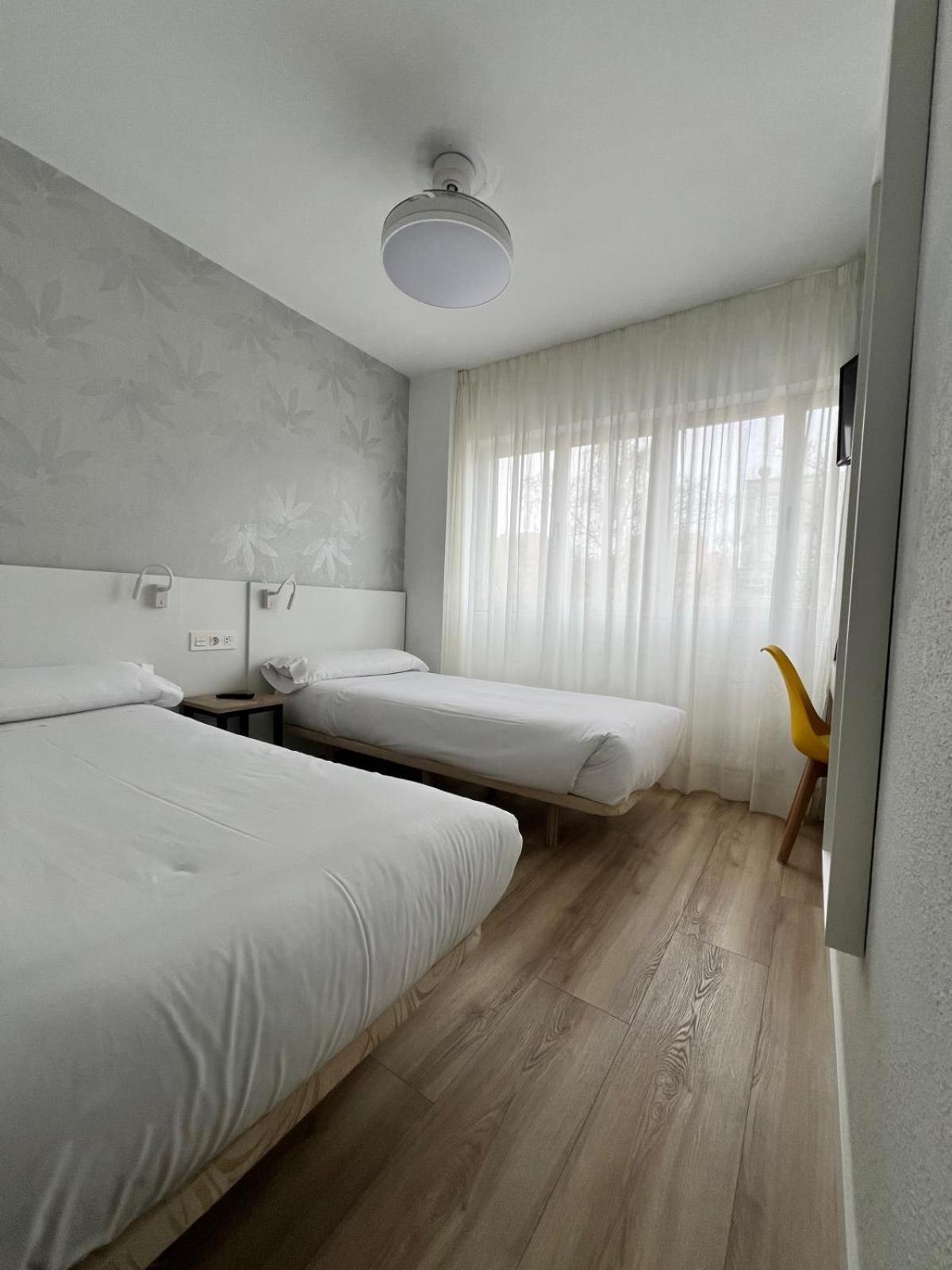 Hotel Iraipe Gorbea Auto Check-In à Vitoria-Gasteiz Extérieur photo