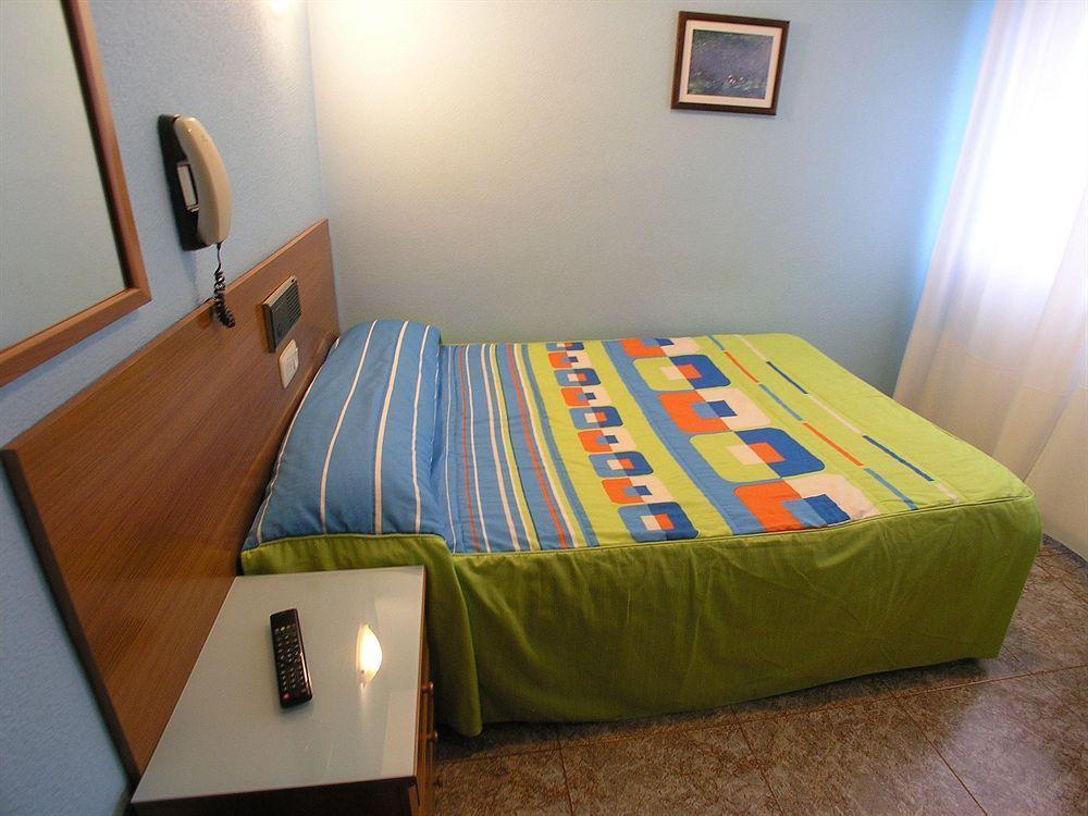 Hotel Iraipe Gorbea Auto Check-In à Vitoria-Gasteiz Extérieur photo